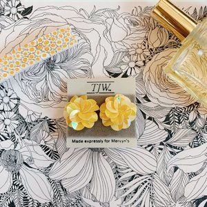 NWT vintage yellow sequin flower earrings